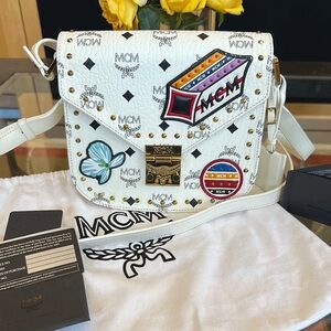 MCM White Victory Patch Viscetos Patricia Crossbody.  New with Dustbag